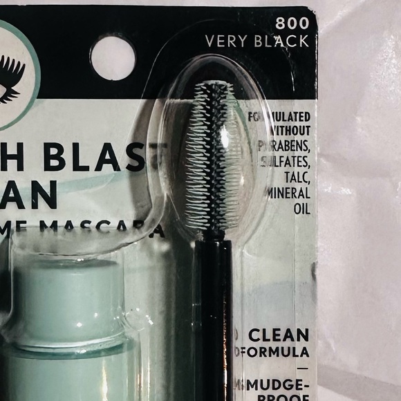 Covergirl Lash Blast Clean Volume Smudge Proof Mascara #800 Very Black NIP - Picture 3 of 4